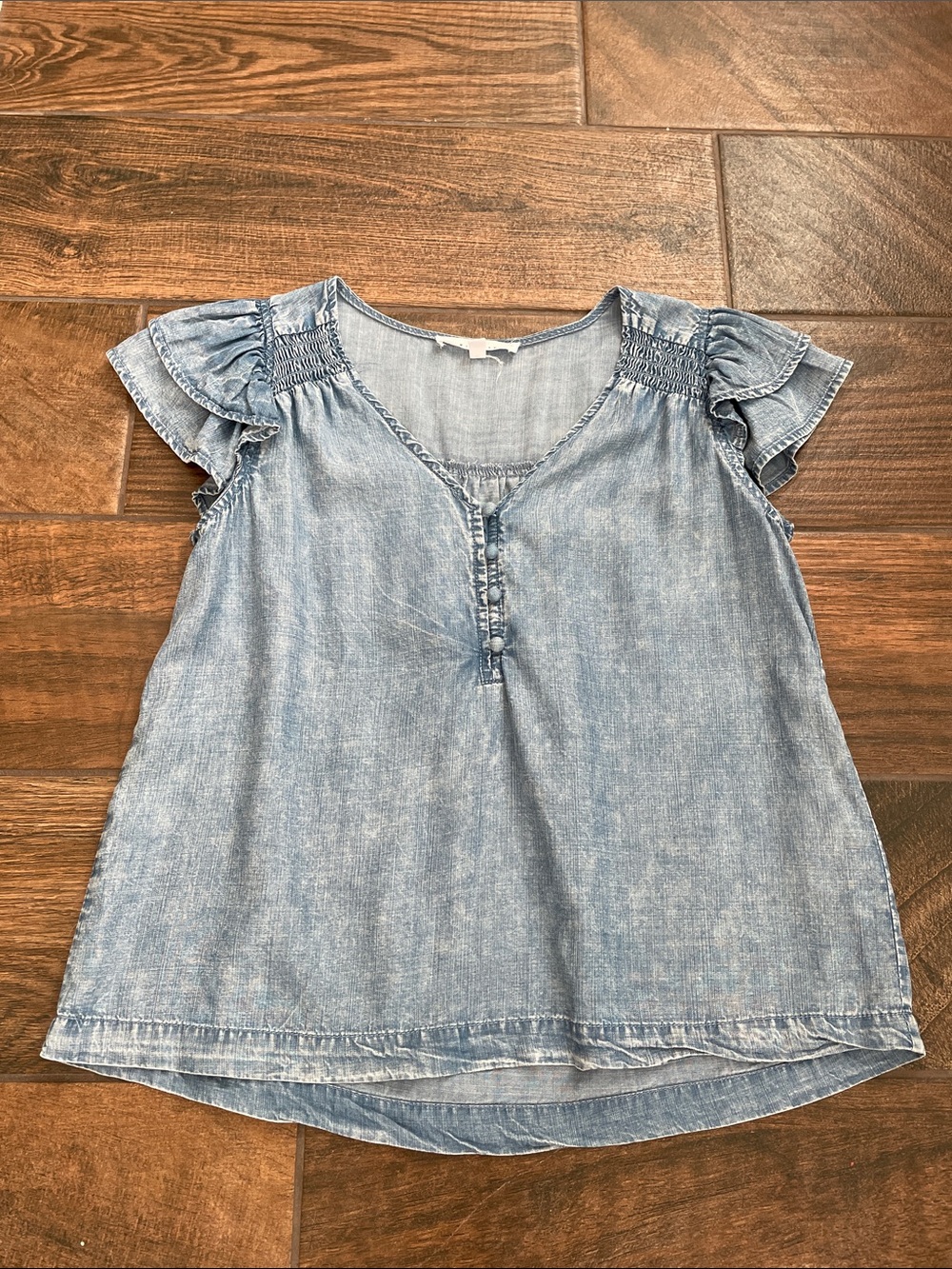 Jane and Delancey Light Blue Chambray Ruffle Sleeve Top. New without tag.